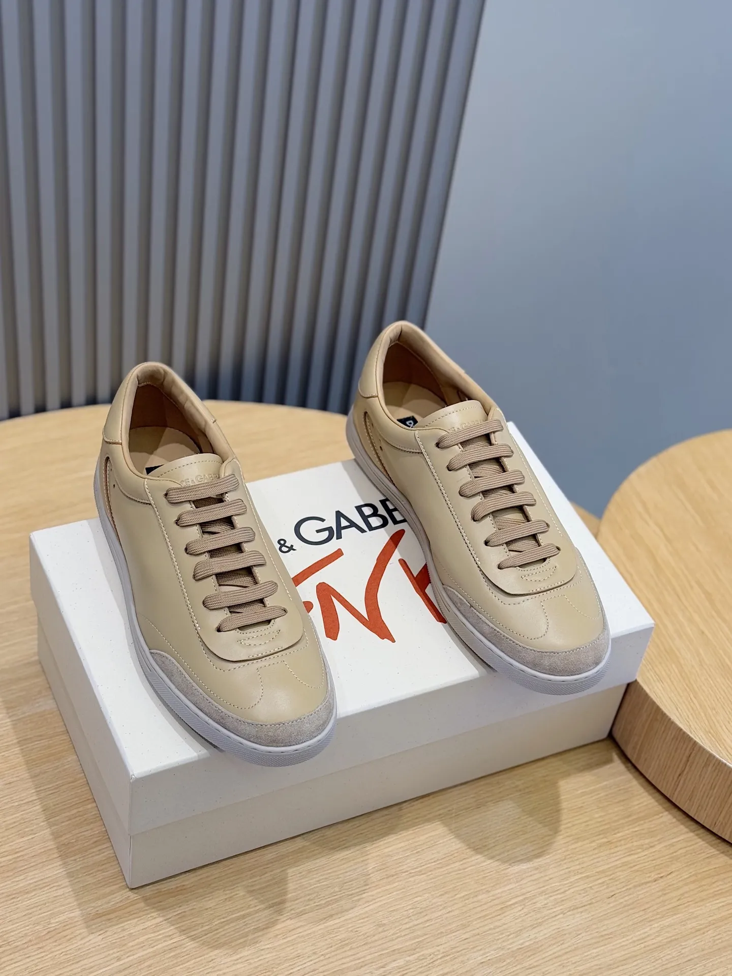 Men's Men's Shoes💰400 [New Style]🐏🐏DG men's calfskin sneakers Portofino Yacht shoes, simple and versatile design, unique saddle leather soles. The Dolce &G logo rear wing is the icing on the cake. Imported cowhide + rubber outsole Size: 39-44 (customized at 38.45)